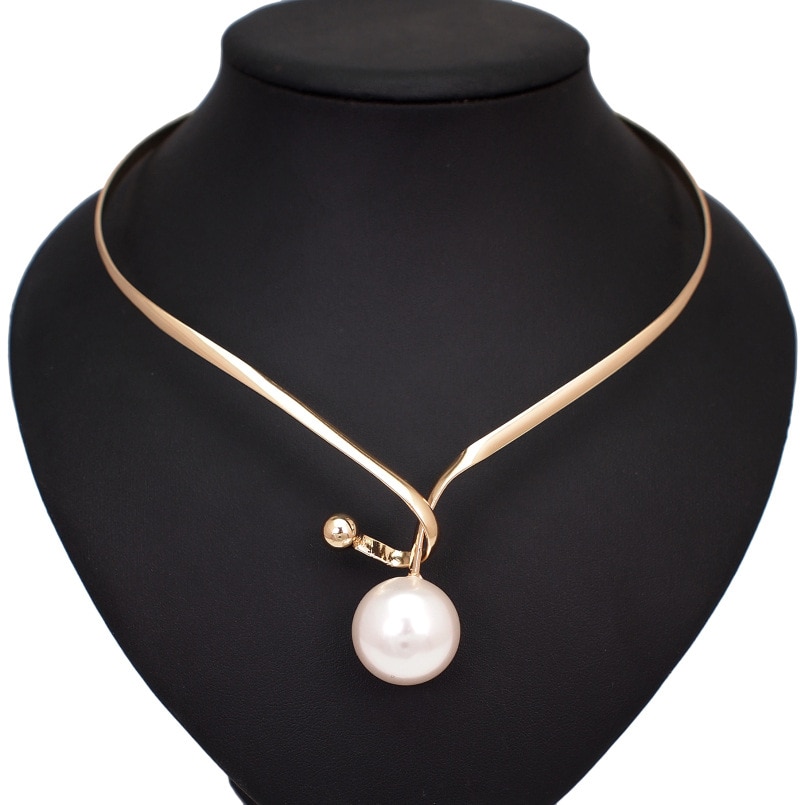 Women's Minimalistic Necklace Decorated with Pearl Women's Minimalistic Necklace Decorated with Pearl